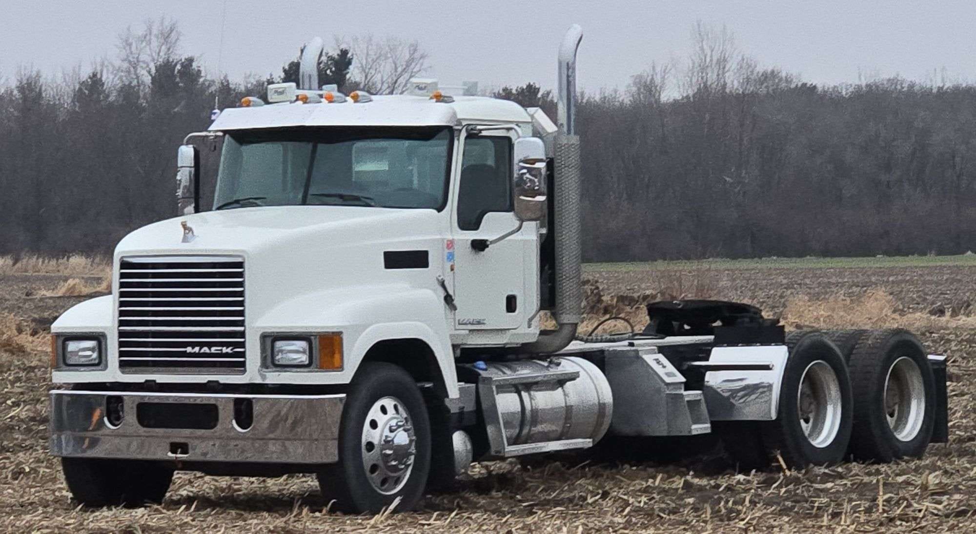 Mack CHU613 Equipment Image0