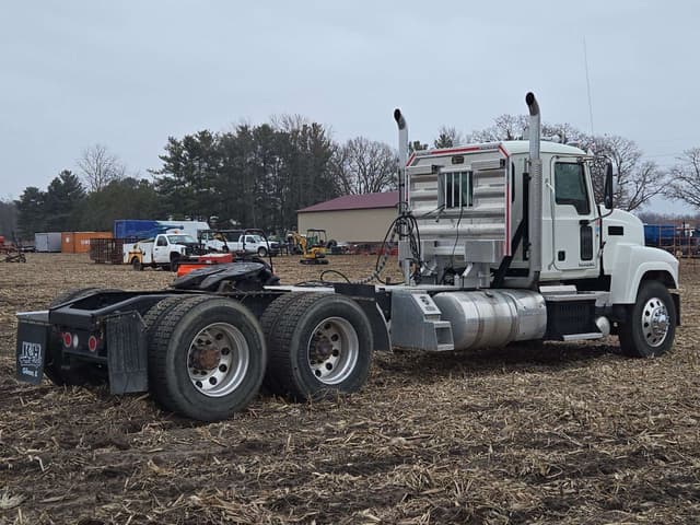 Image of Mack CHU613 equipment image 3