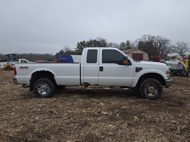 Image of Ford F-250 equipment image 3