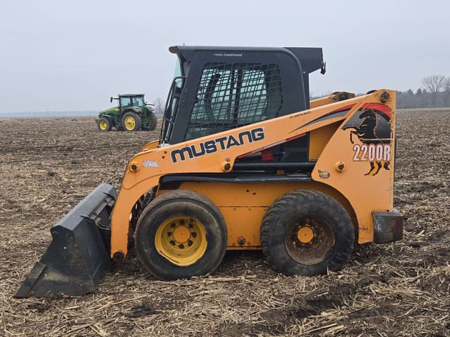 Image of Mustang 2200R equipment image 3