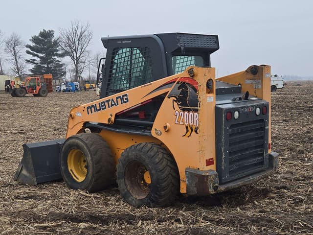 Image of Mustang 2200R equipment image 4