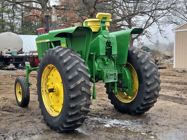 Image of John Deere 4010 equipment image 3