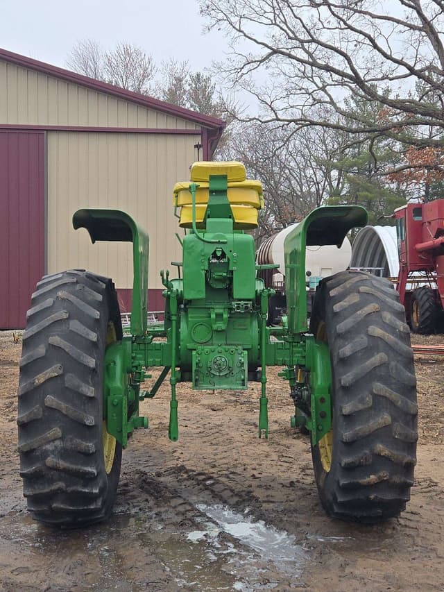 Image of John Deere 4010 equipment image 4