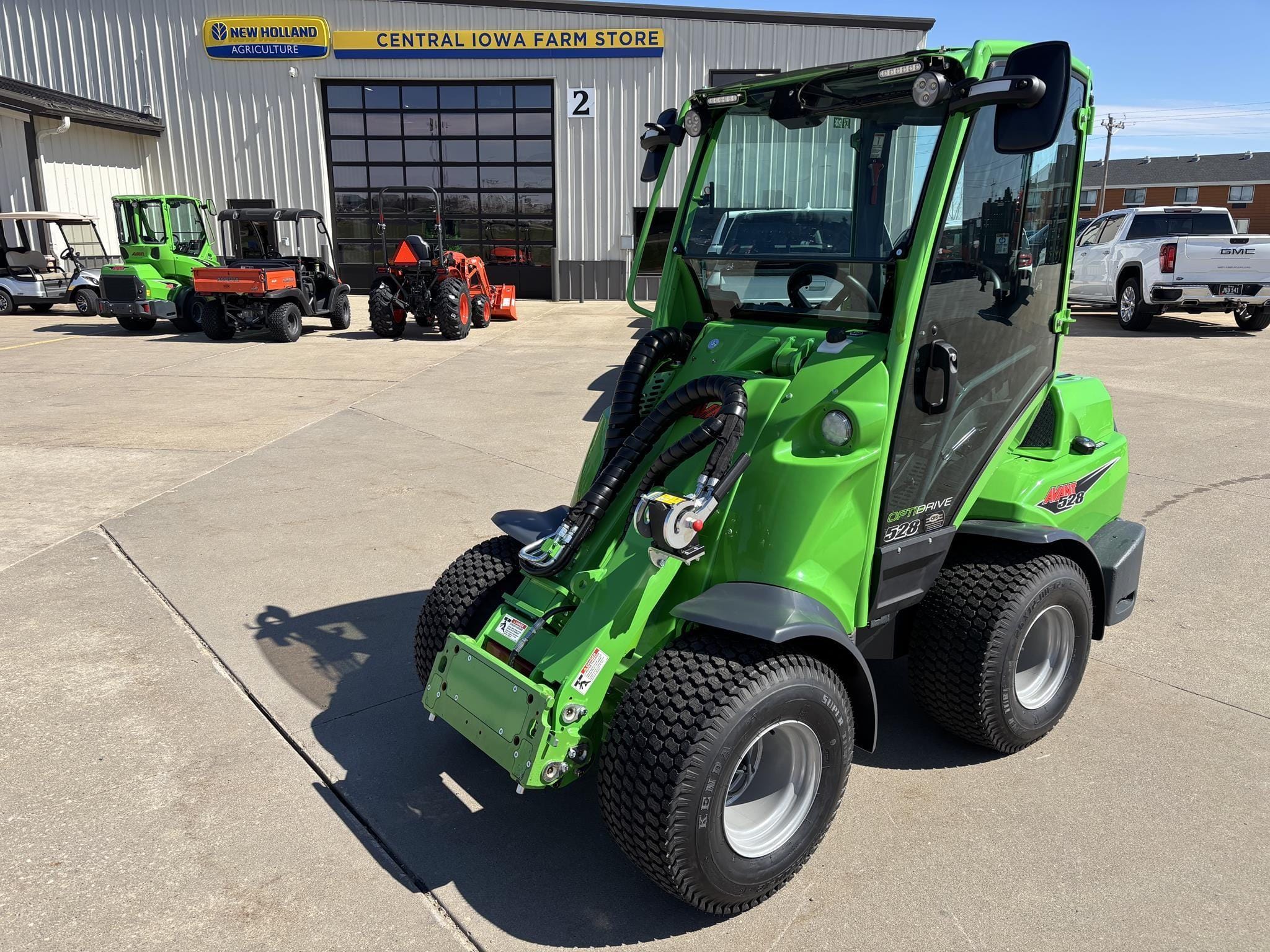 AVANT 528 Equipment Image0