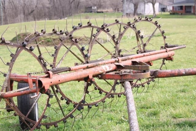 Image of New Idea 404 equipment image 2