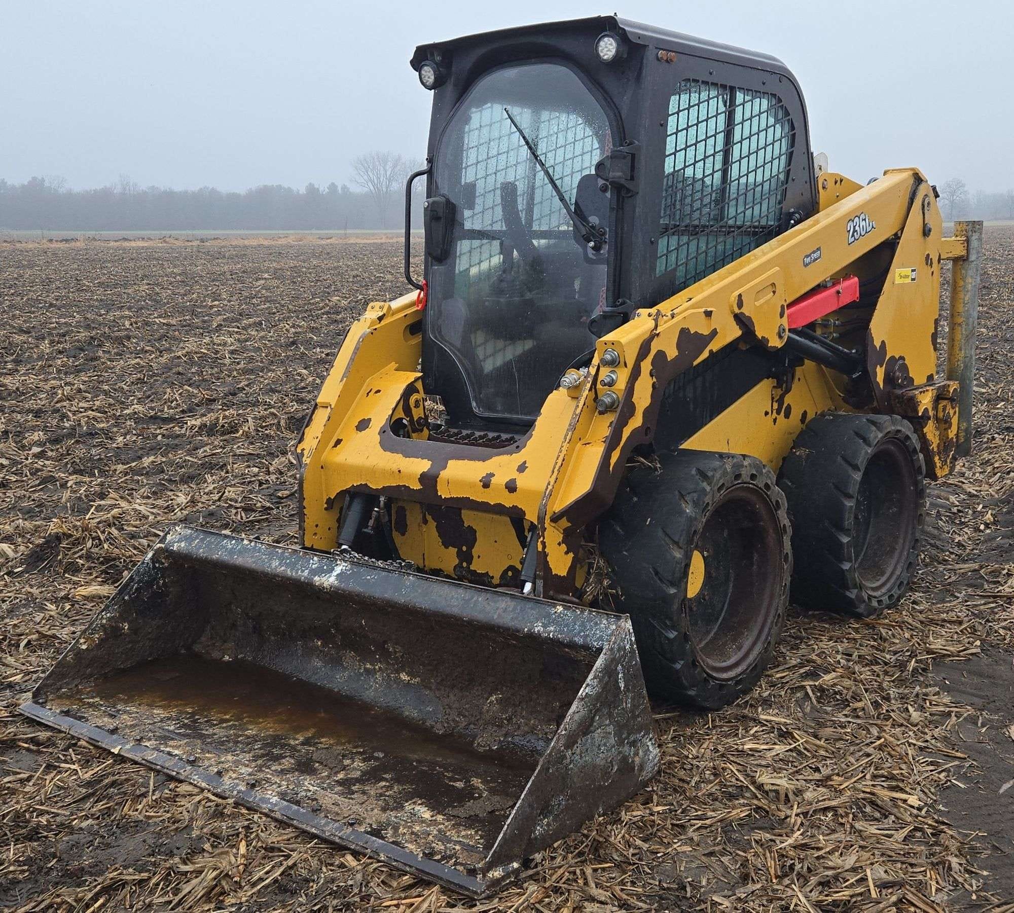 Caterpillar 236D3 Equipment Image0