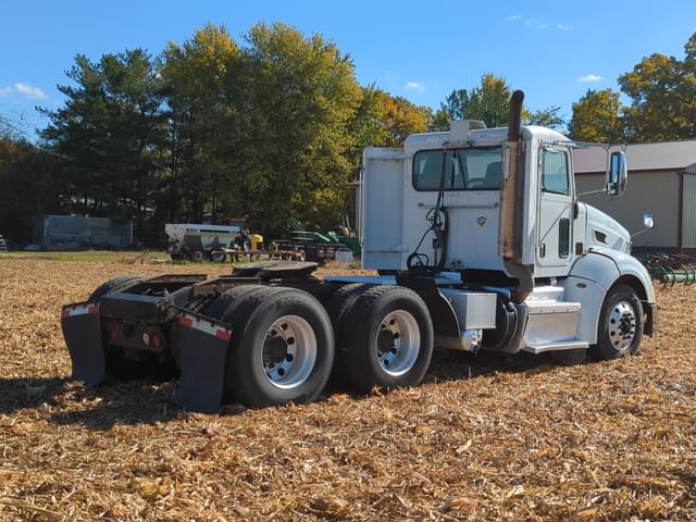Image of Peterbilt 384 equipment image 4