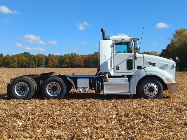 Image of Peterbilt 384 equipment image 3