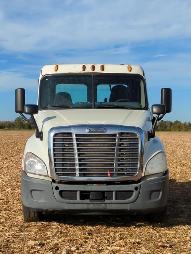 Image of Freightliner Cascadia 125 equipment image 1