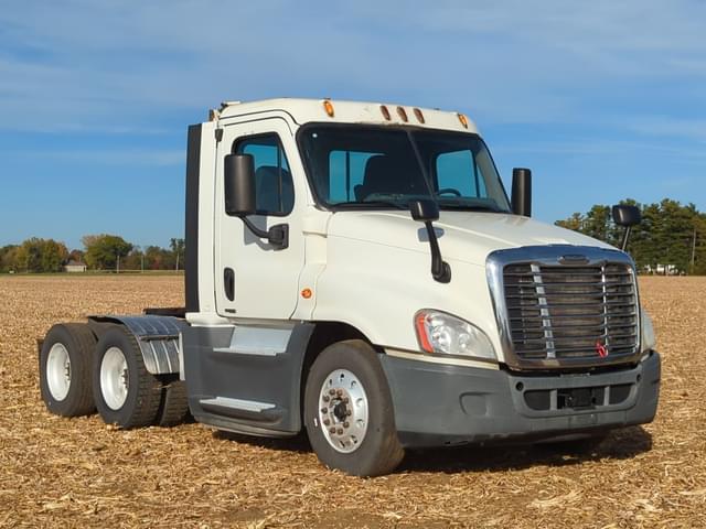 Image of Freightliner Cascadia 125 equipment image 2