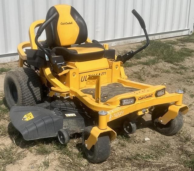 Image of Cub Cadet Ultima ZT1 equipment image 2