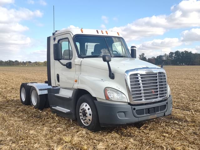 Image of Freightliner Cascadia equipment image 1