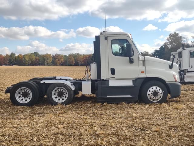 Image of Freightliner Cascadia equipment image 4