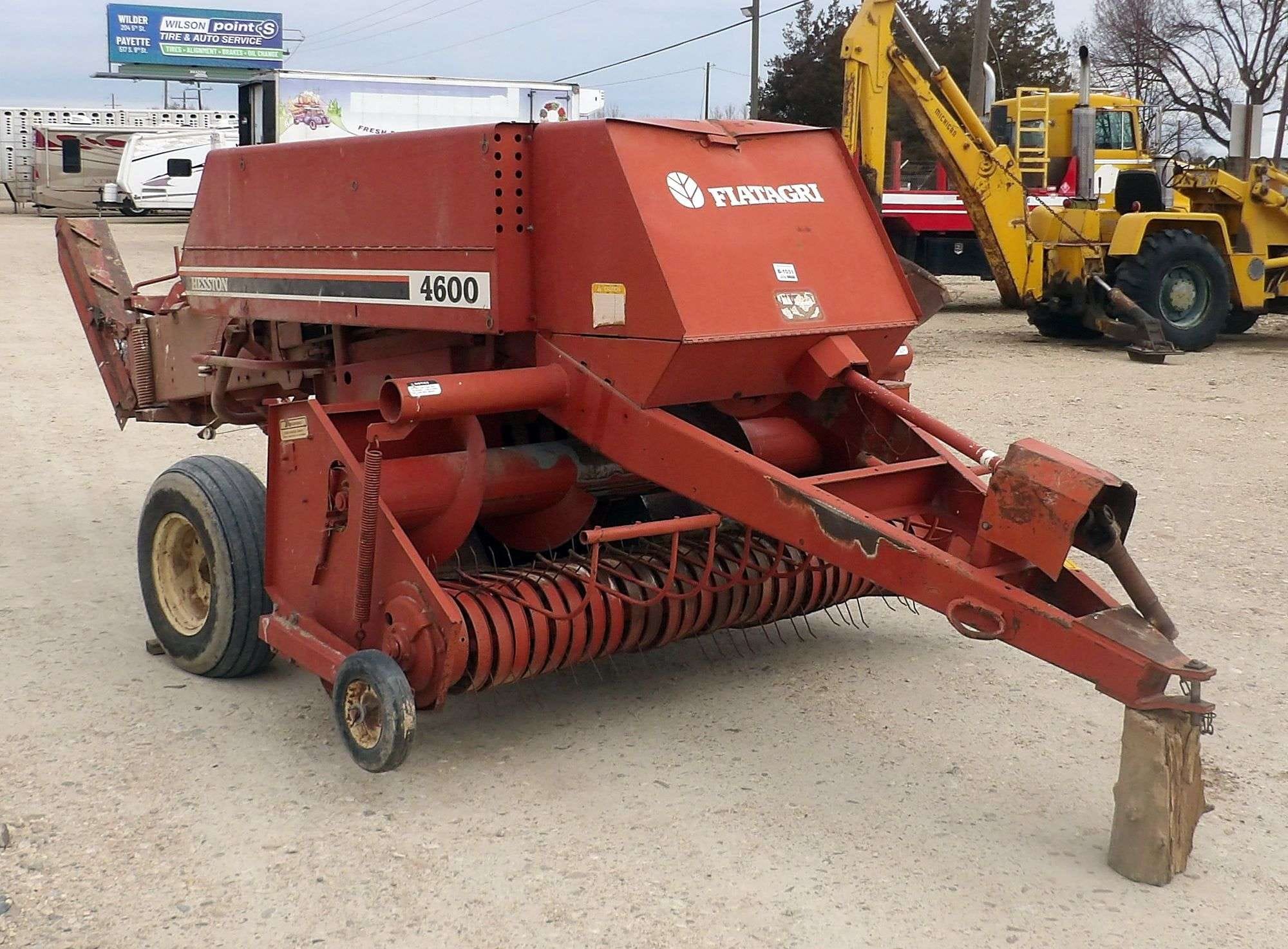 Hesston 4600 Equipment Image0