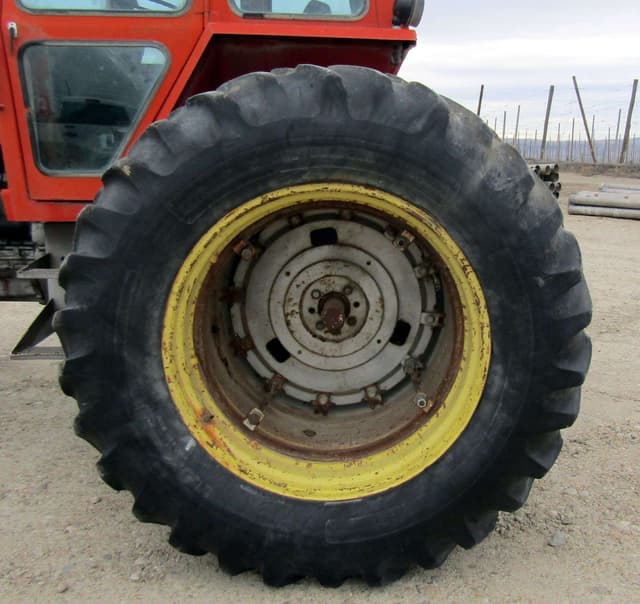 Image of Massey Ferguson 1105 equipment image 4