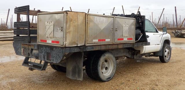 Image of Chevrolet 3500 equipment image 3