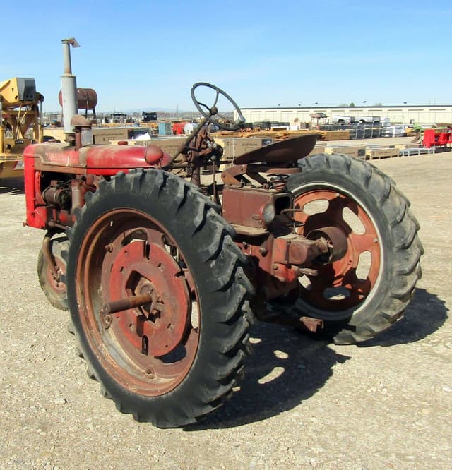Image of Farmall FC equipment image 3
