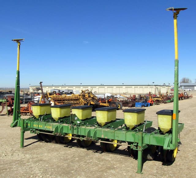 Image of John Deere 7100 equipment image 3