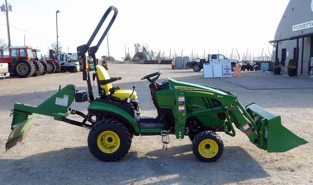 Image of John Deere 1025R equipment image 4