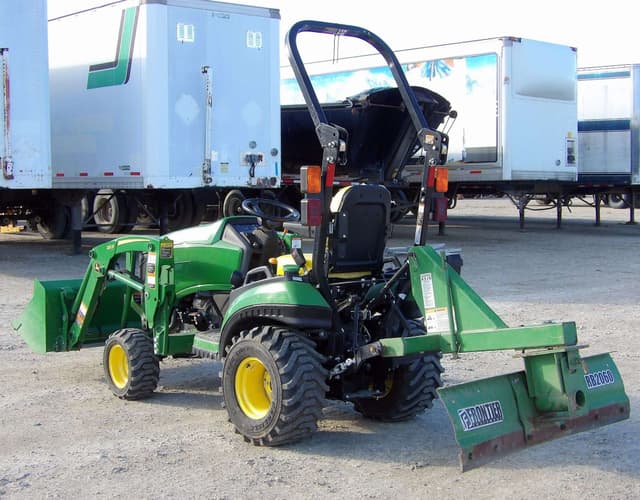 Image of John Deere 1025R equipment image 2
