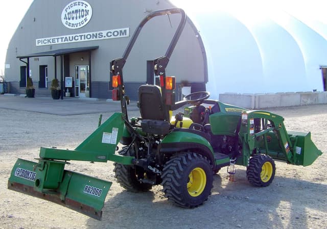 Image of John Deere 1025R equipment image 3