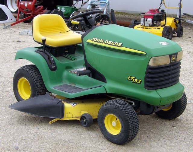 Image of John Deere LT133 equipment image 1