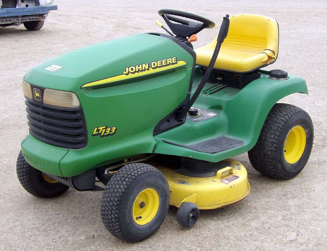 Image of John Deere LT133 Primary image