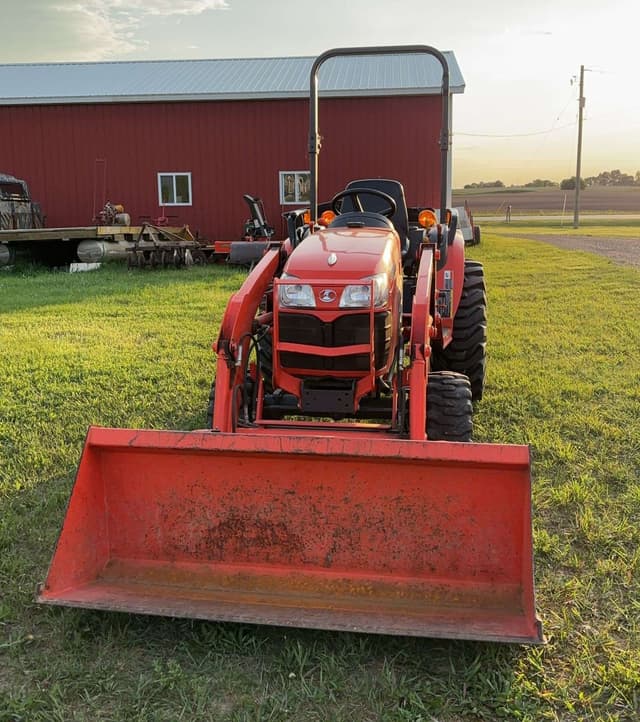 Image of Kubota B3200 equipment image 2