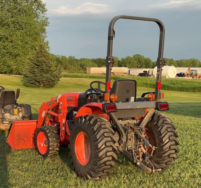 Image of Kubota B3200 equipment image 4