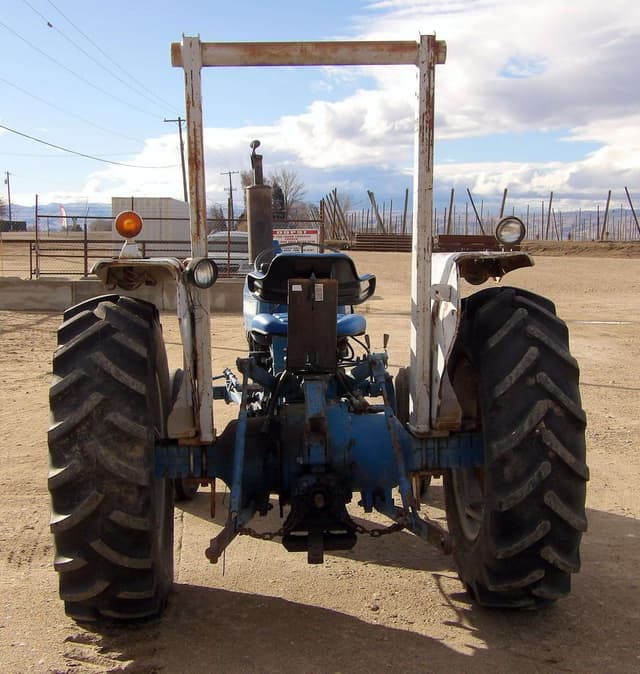 Image of Ford 4100 equipment image 4