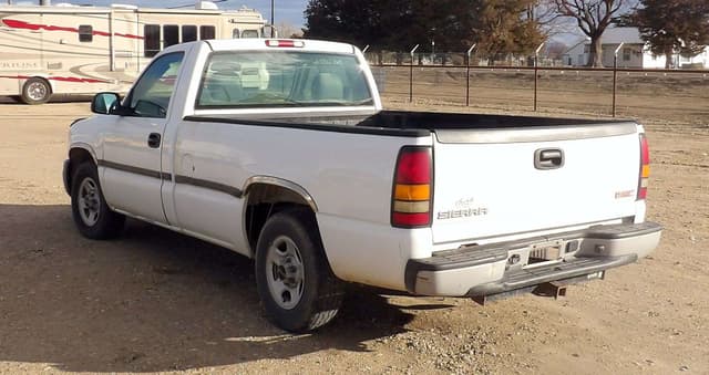 Image of GMC Sierra equipment image 3