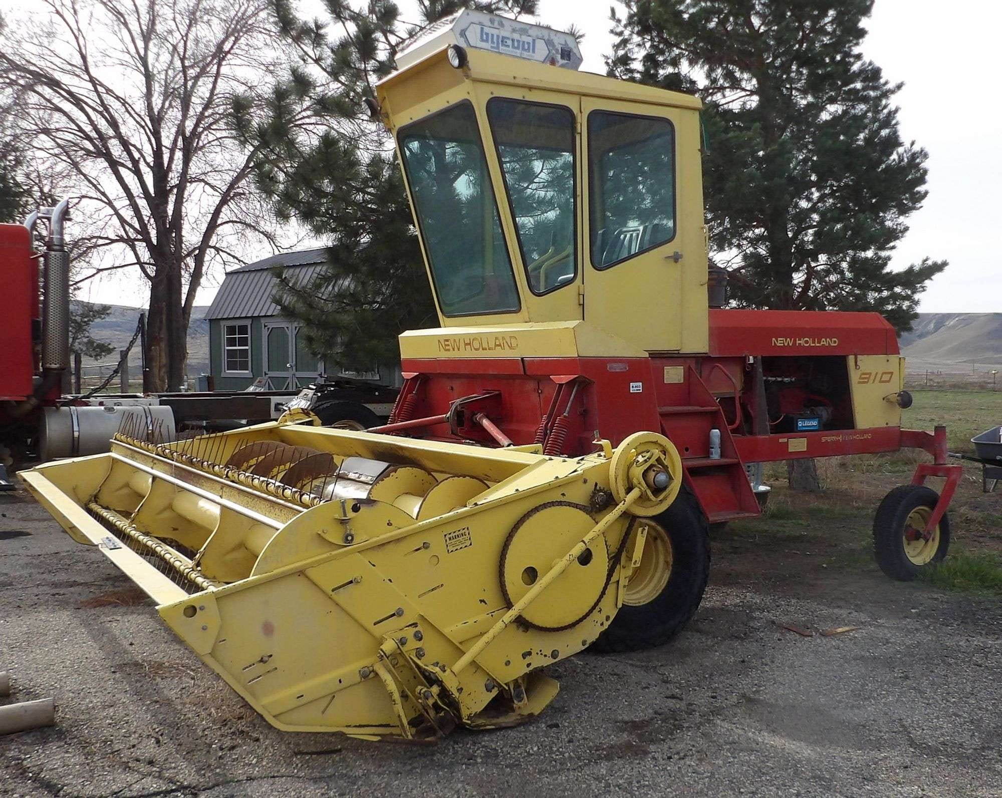 New Holland 910 Equipment Image0