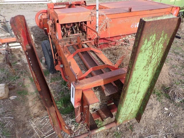 Image of International Harvester 440 equipment image 4