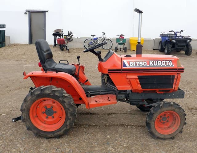Image of Kubota B1750 equipment image 4
