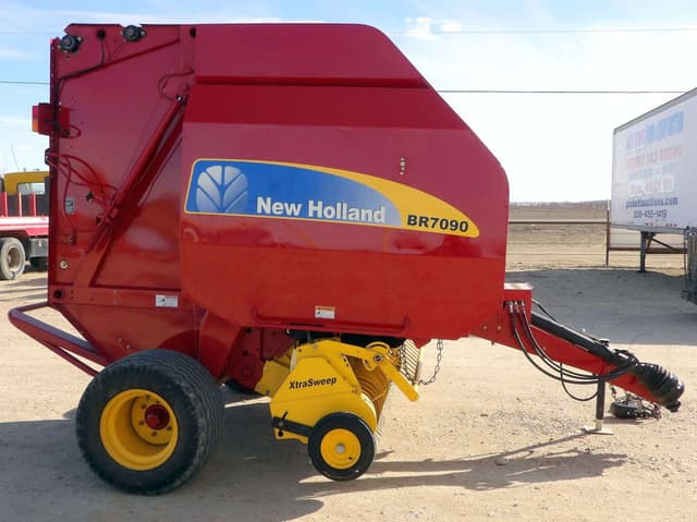 Image of New Holland BR7090 equipment image 3