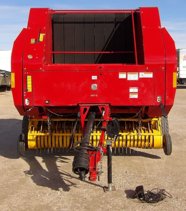 Image of New Holland BR7090 equipment image 1