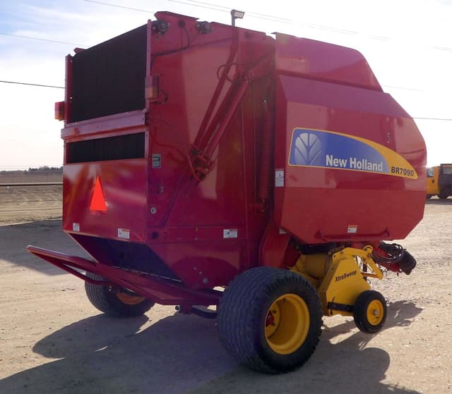 Image of New Holland BR7090 equipment image 4