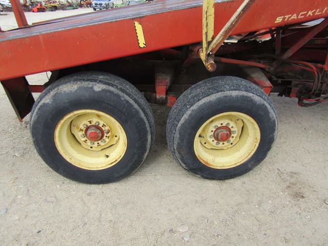 Image of New Holland 1032 equipment image 4