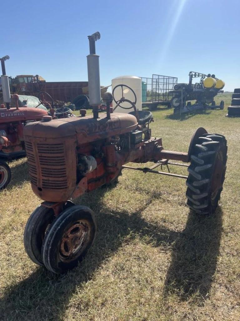 Image of Farmall B Image 1