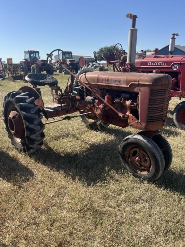 Image of Farmall B Image 0