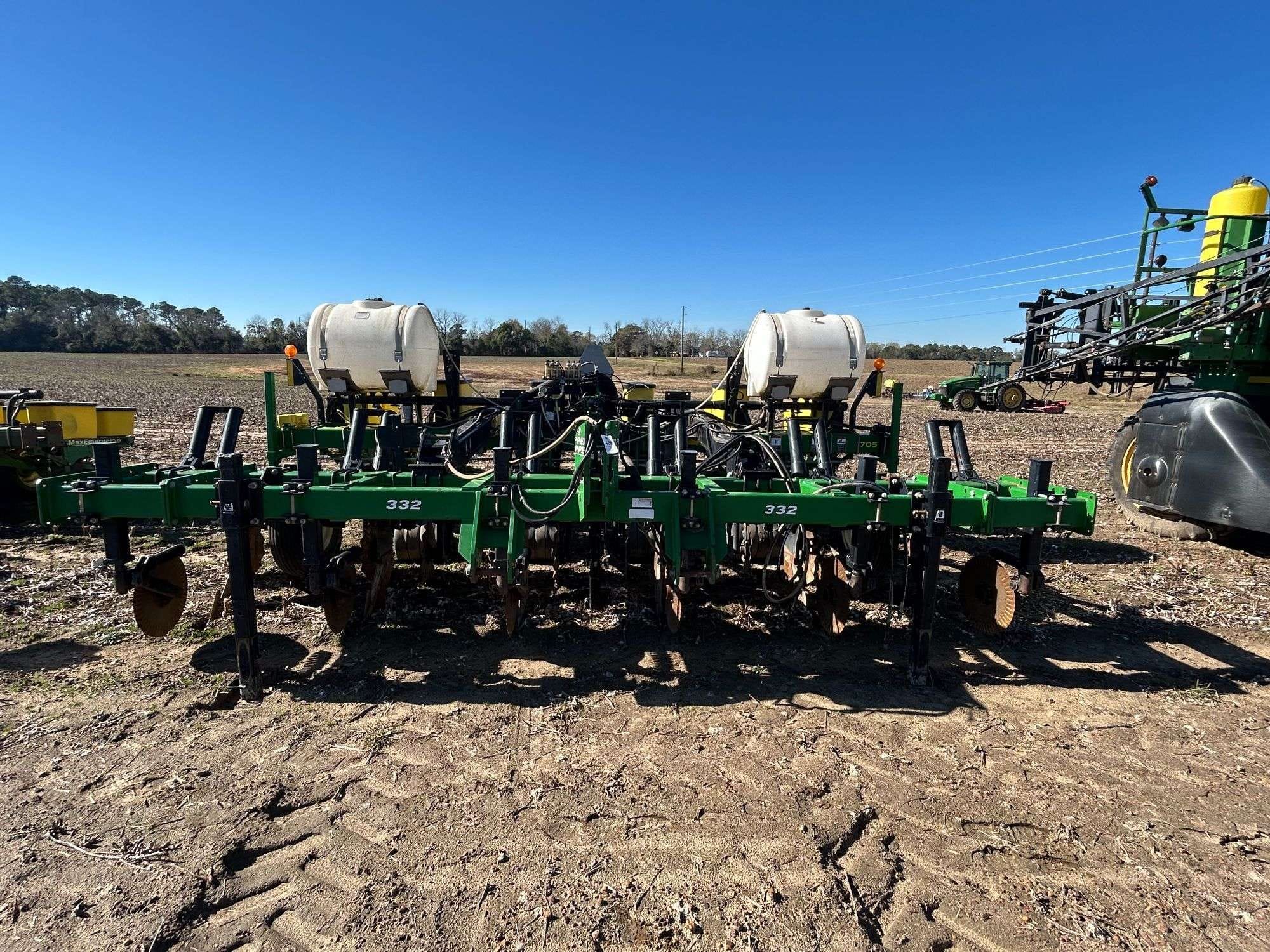 Unverferth Ripper-Stripper 332 Equipment Image0