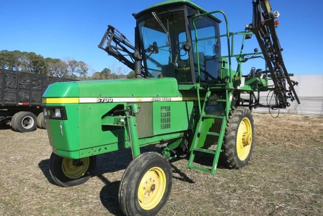 Image of John Deere 6700 equipment image 1