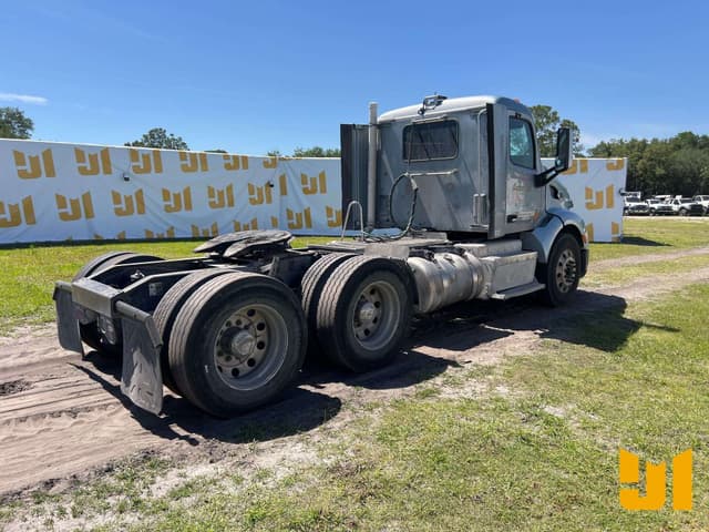 Image of Peterbilt 579 equipment image 4