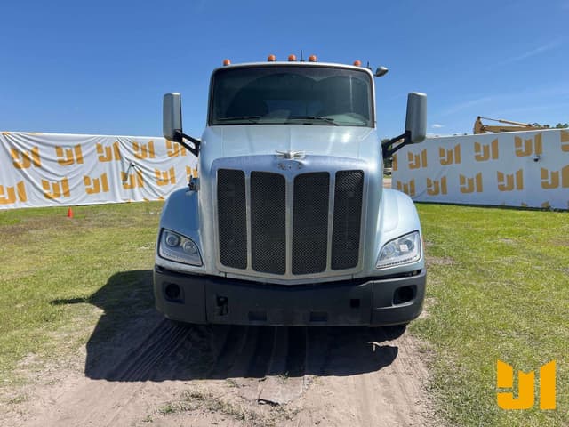 Image of Peterbilt 579 equipment image 1