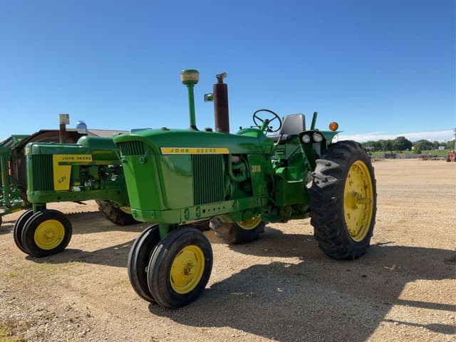 Image of John Deere 3010 equipment image 1
