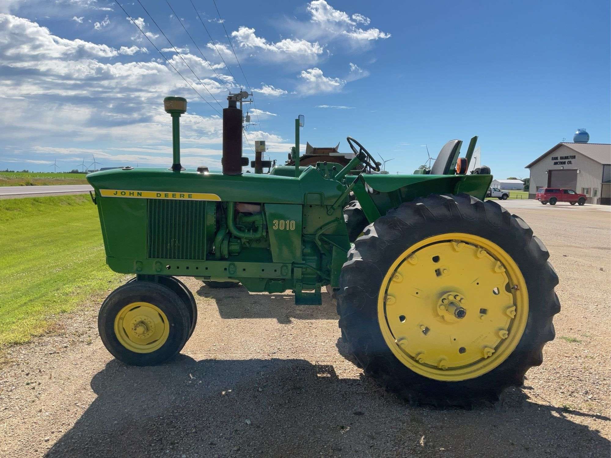 John Deere 3010 Equipment Image0