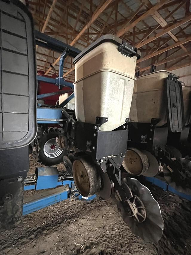 Image of Kinze 2600 equipment image 3