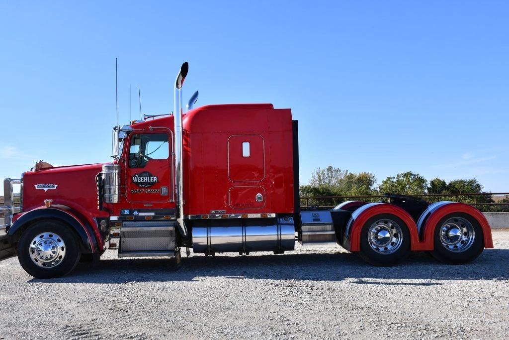 2000 Kenworth W900 Equipment Image0