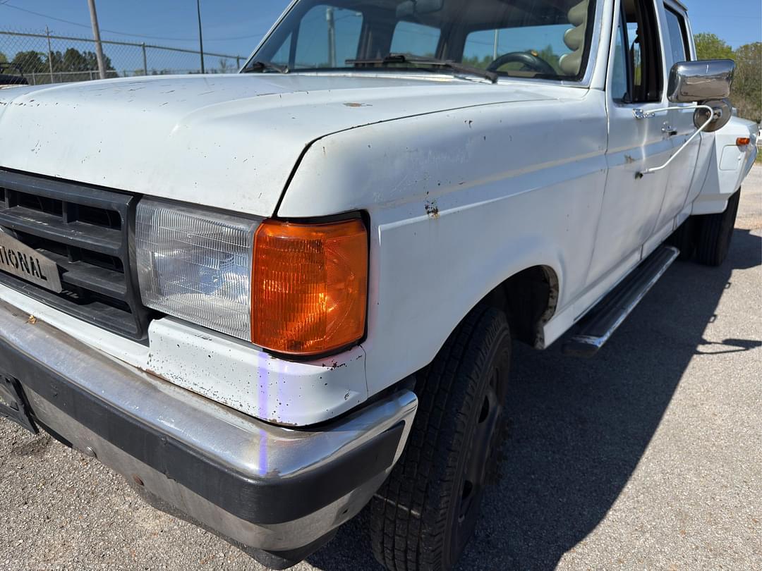 Image of Ford F-350 Primary image