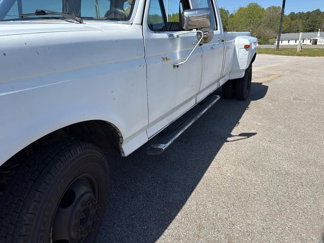 Image of Ford F-350 equipment image 1